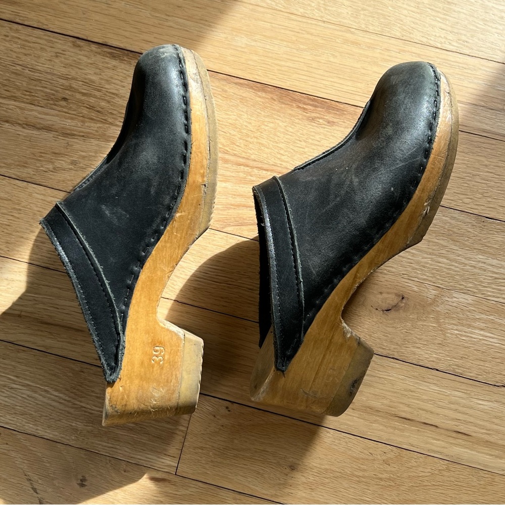No. 6 Top Old School Black Seam Clogs Size 39